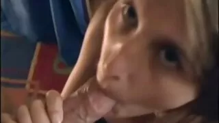 লাল কেশিক টিভি সেক্স ভিডিও স্ত্রী শৃঙ্খলিত বাহু এবং পা দিয়ে বিছানায় স্বামীর কাছে আত্মসমর্পণ করে